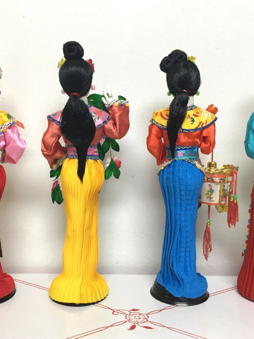 Four Vintage 10.5" tall Silk Geisha Figures / Dolls - Picture 7 of 8